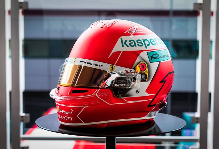 Desain helm Charles Leclerc di balap F1 Inggris 2021