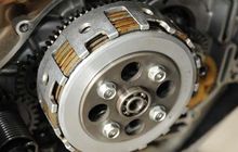 Tiga Kebiasaan Sepele Penyebab Kampas Kopling Motor Bekas Cepat Aus