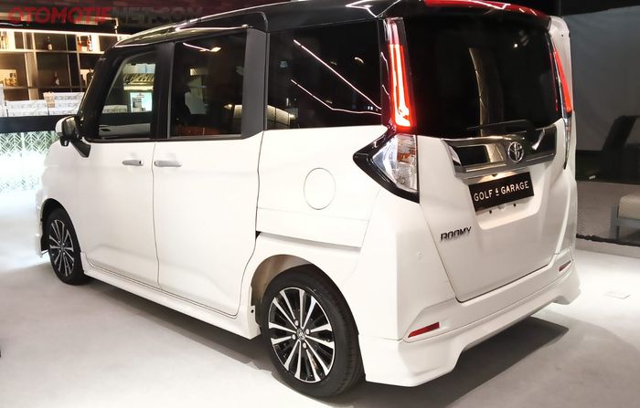 Toyota Roomy 1.0 Turbo bagian belakang