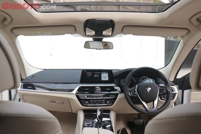 Interior BMW 630i GT Luxury Line identik dengan Seri 5