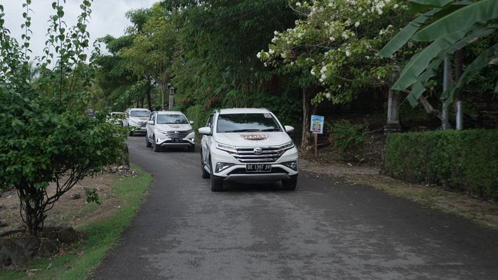 Rombongan Daihatsu Terios di wilayah Benteng Keraton Buton