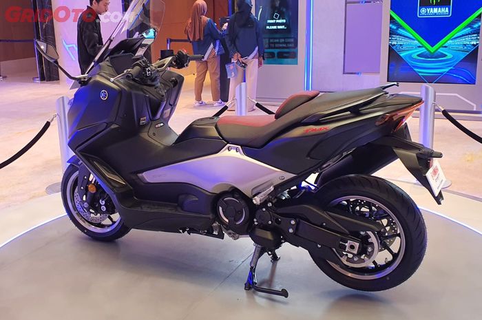 Ini alasannya Yamaha TMAX meskipun pakai transmisi CVT enggak bisa diisi oli mesin motor  matic 