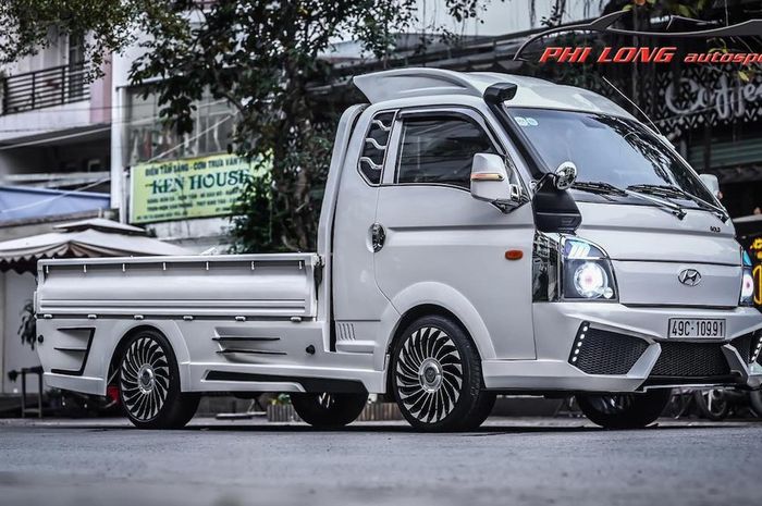 Modifikasi pikap Hyundai H-100 hasil garapan Phi Long Auto, Vietnam