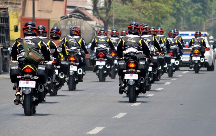 Beberapa unit sudah dilengkapi aksesori side bag dan windscreen