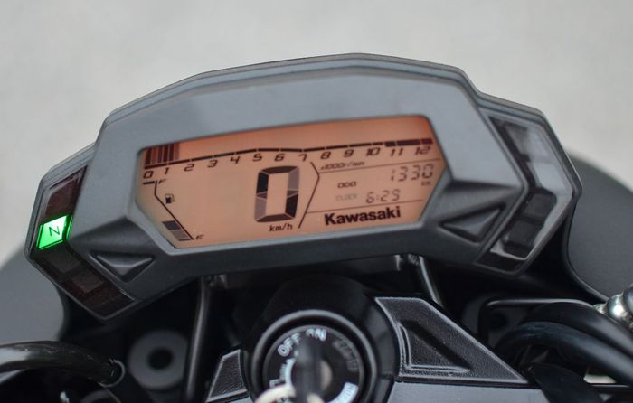 Ilustrasi panel instrumen Kawasaki Z250 SL
