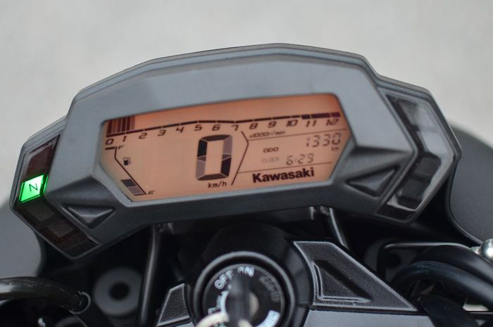 Ilustrasi panel instrumen Kawasaki Z250 SL