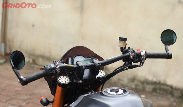 Setang tinggi Benelli BN600 menggunakan model fatbar dan tambah raiser 