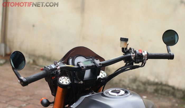 Setang tinggi Benelli BN600 menggunakan model fatbar dan tambah raiser 