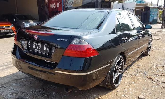 Bagian buritan Accord gen 7 rilisan tahun 2006