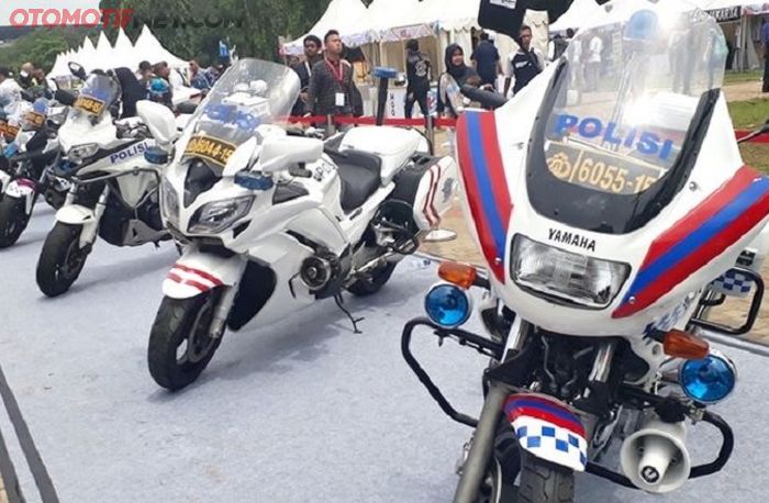 Motor dinas polisi boleh pakai pelat nomor stiker, kenapa pemotor atau bikers langsung ditilang?