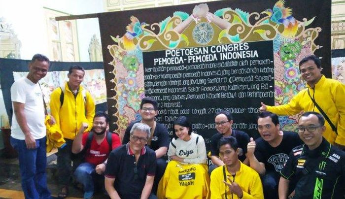 Pose bersama dengan salah satu pemilik Mahkota Batik di Kampung Batik Laweyan