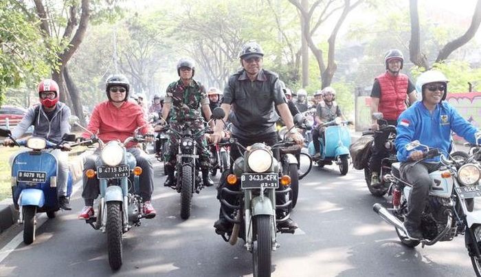 Wakil Wali Kota Tangerang Sachrudin bersama rombongannya iring - iringan mengendarai sepeda motor mengelilingi kota. (Warta Kota/Andika Panduwinata)