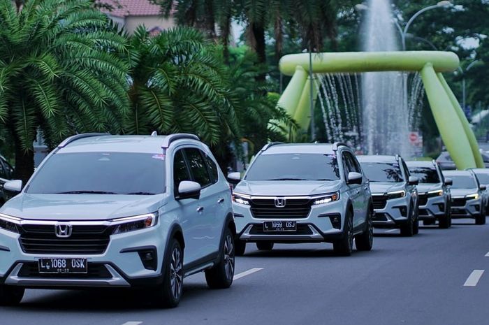Honda Surabaya Center  melakukan penyerahan All New BR-V kepada 50 konsumennya di Ciputra World Surabaya.