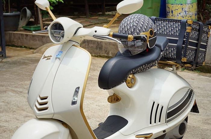 Vespa 946 Christian Dior