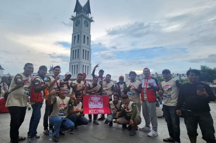 Komunitas Toyota Calya Indonesia (KTCI) gelar touring ke Bukittinggi, Sumatera Barat.