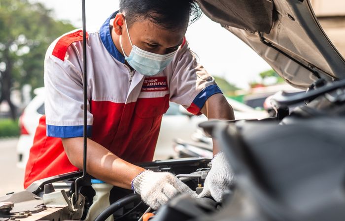 Layanan home services dilakukan oleh mekanik Shop&amp;Drive yang telah mendapatkan vaksin Covid-19 dengan tetap memenuhi protokol kesehatan.