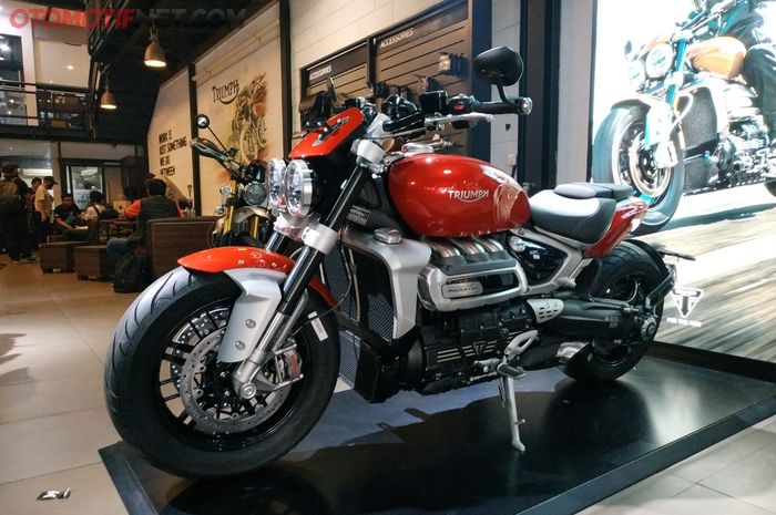 Triumph rocket store 3 harga