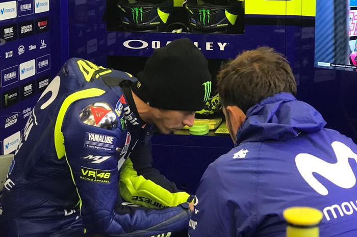 Valentino Rossi saat menunggu MotoGP Inggris dimulai.