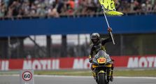 Ini Tujuan Marco Bezzecchi Membawa Bendera Valentino Rossi Setelah Finish Kedua di MotoGP Belanda 2022