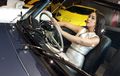 Cerita MC Cantik Yang Lebih Suka Mobil Klasik Daripada Sport Car
