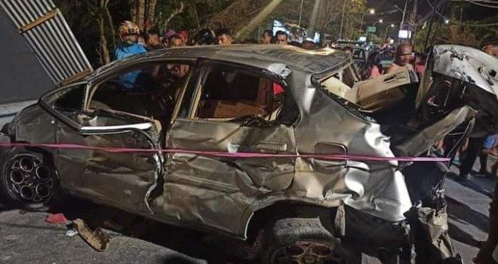 Honda Jazz hancur hingga bodi terkelupas akibat dihantam truk tangki rem blong di Kupang, NTT