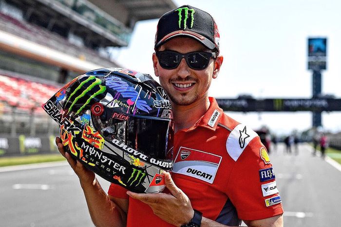 Jorge Lorenzo dan koleksi helmnya.