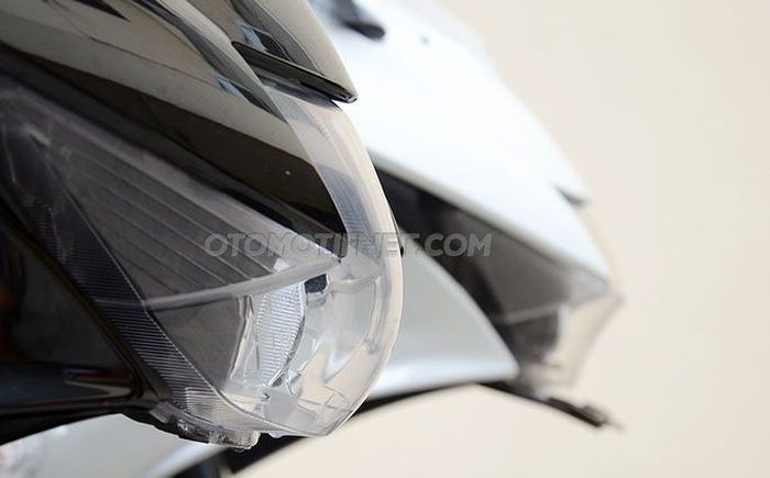 Mika lampu versi cembung standarnya dimiliki oleh GSX-R125