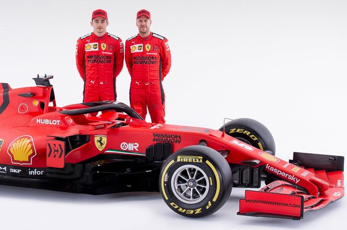 Pembalap tim Ferrari, Charles Leclerc dan Sebastian Vettel bersama mobil Ferrari SF1000