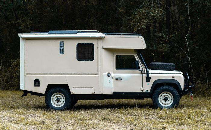 Upgrade kaki-kaki Land Rover Defender campervan tangguh