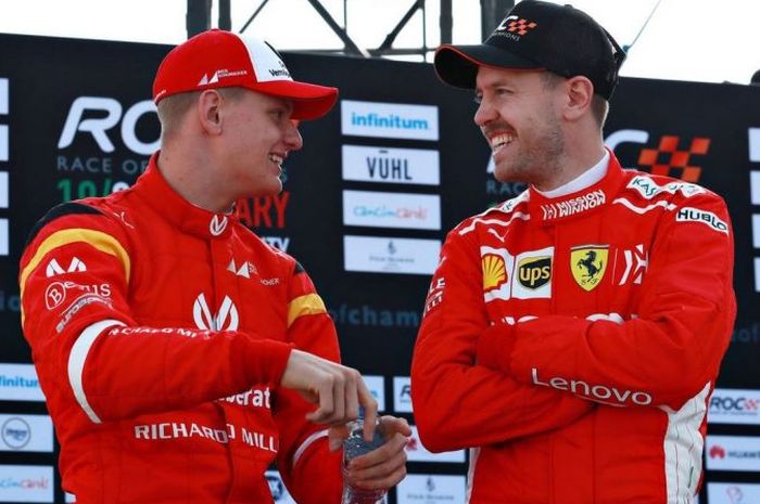 Mick Schumacher dan Sebastian Vettel