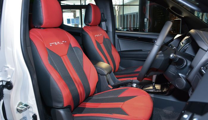 Tampilan kabin Isuzu D-Max Stealth edisi spesial