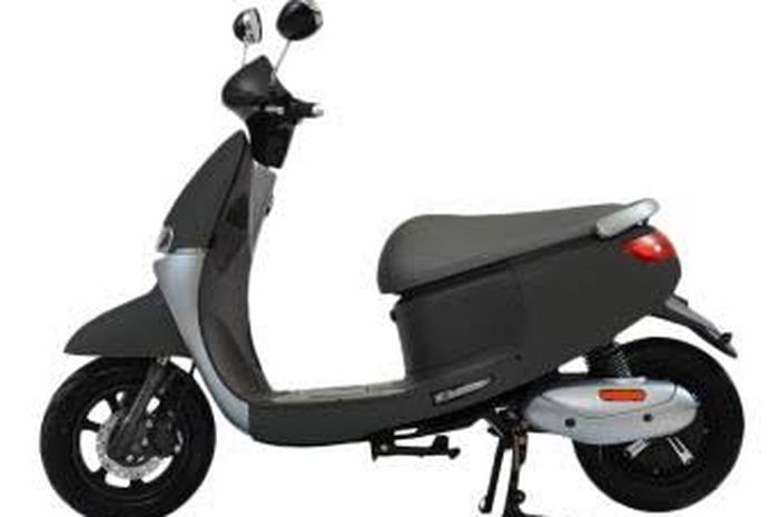 Sepeda motor listrik harus segera dilegalitaskan surat-suratnya