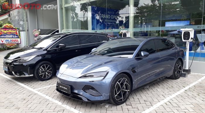 Tersedia fasilitas pengisian daya DC dan AC