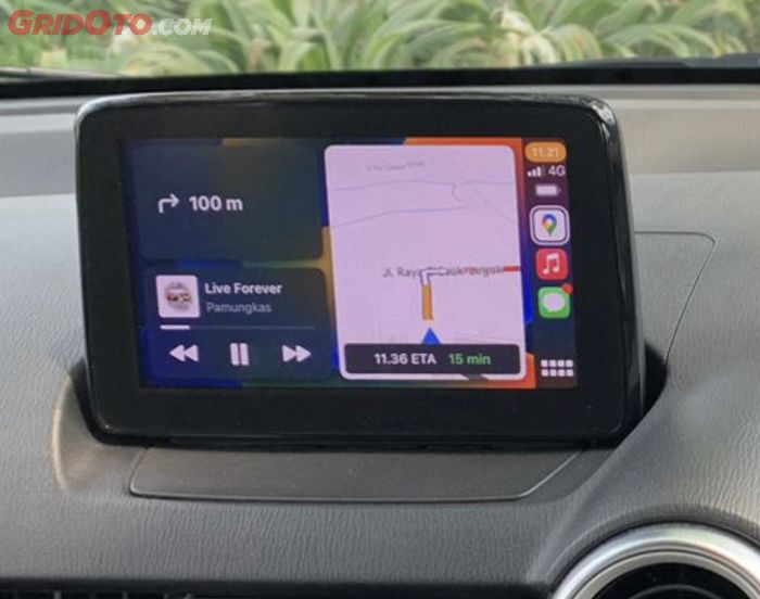 Head Unit Mazda2 Sedan sudah mendukung fitur Wireless Apple CarPlay.