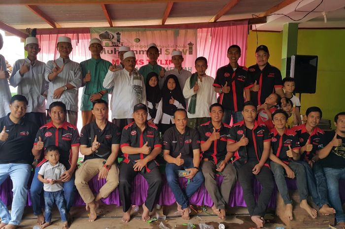 Toyota Agya Club chapter bekasi laksanakan santunan kepada anak yatim sebagai kegiatan CSR-nya