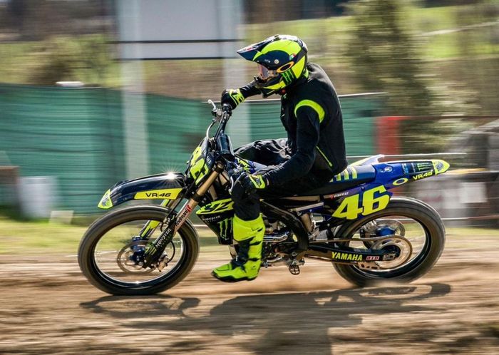 Valentino Rossi latihan motocross di Babudilla, mengejlang MotoGP Qatar 2021