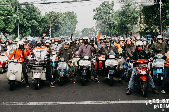 Sejumlah gabungan komunitas motor klasik dan custom melakukan penggalangan dana untuk korban bencana alam banjir di Kalimantan Selatan.