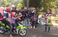 Honda PCX Club Indonesia dan Wahana Makmur Sejati Bagikan Helm ke Anak-anak