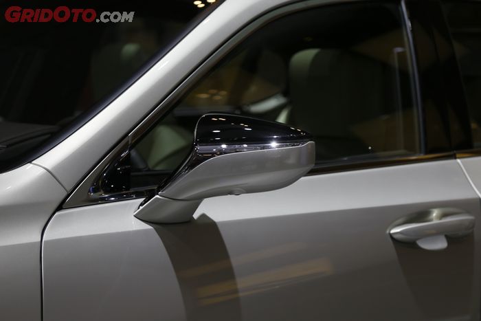 Kamera 360 derajat Lexus ES 300h tersembunyi di bawah spion, gril, dan pintu bagasi