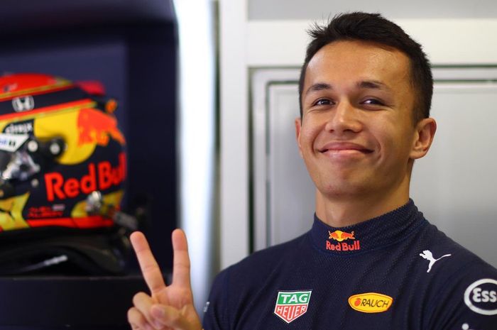 Alexander Albon sadar dirinya belum selevel dengan rekan setimnya di Red Bull, Max Verstappen pada F1 musim 2019 lalu