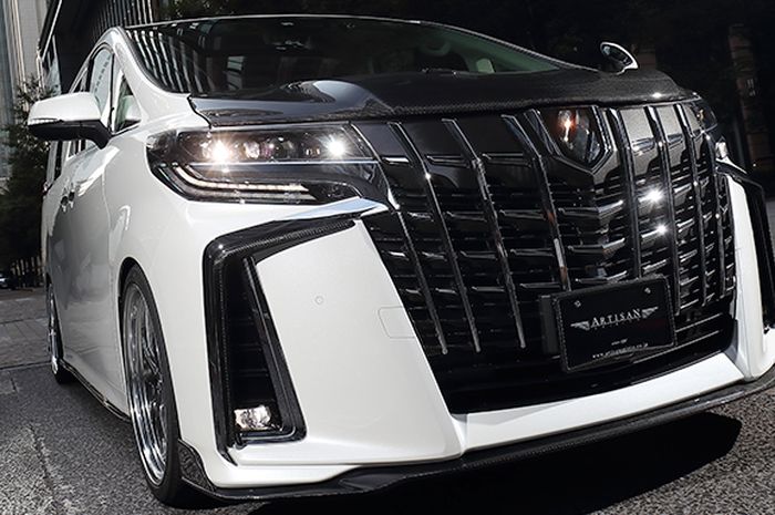 Fascia Toyota Alphard hasil garapan Artisan Spirit
