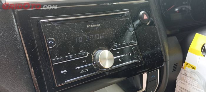 Ilustrasi head unit Honda Brio menampilkan setting audio