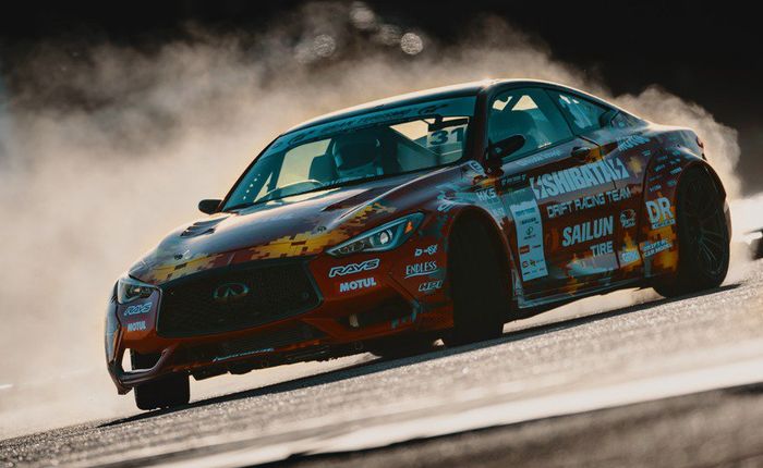 Infiniti Q60 drift bermesin R35 dengan potensi tenaga 1.000 dk