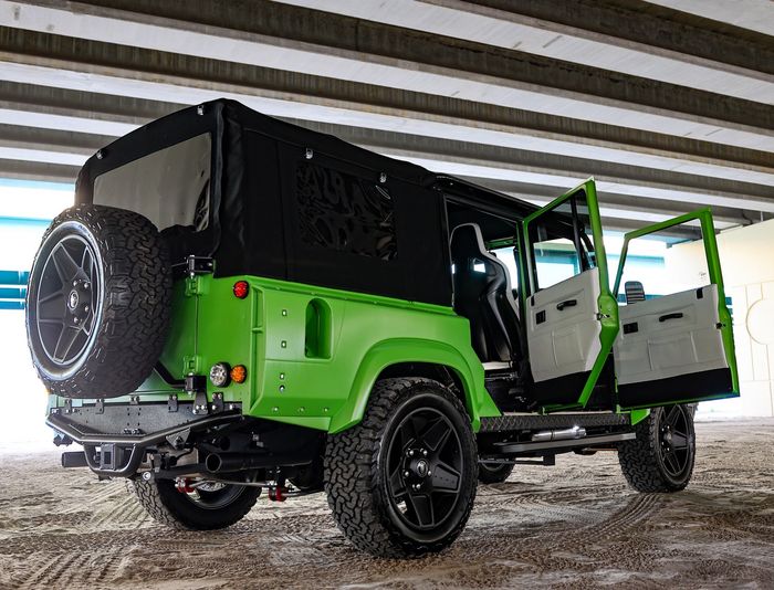 Tampilan restomod Land Rover Defender eye-catching