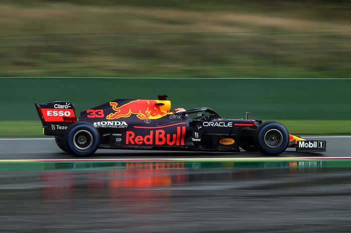 Berlangsung dalam kondisi basah, Max Verstappen berhasil mengamankan pole position di kualifikasi F1 Belgia 2021