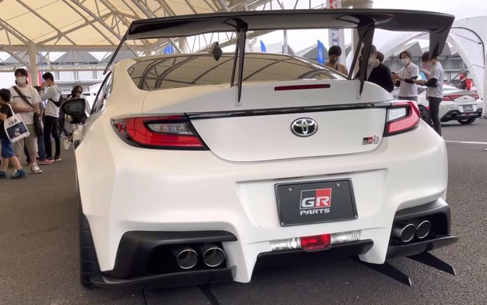 Tampilan belakang Toyota GR 86 dengan paket GR Parts Concept