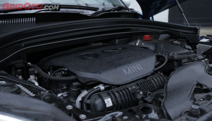 Mesin MINI Cooper S Countryman memiliki tenaga 192 dk dan torsi 280 Nm