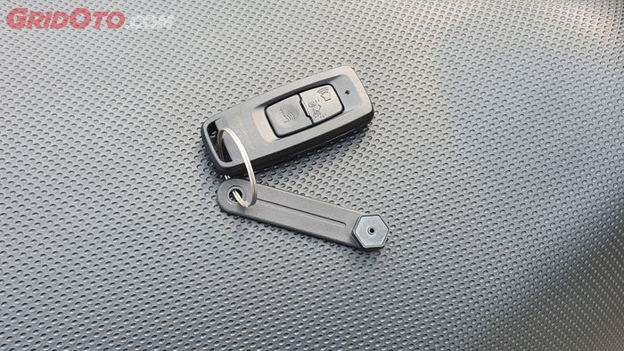 Remote keyless Honda Vario 160 memiliki dua tombol