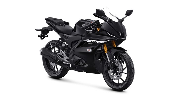 Yamaha R15 Connected Tech Black hadir dengan laburan kelir hitam di seluruh bodi