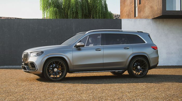Mercedes-AMG GLS 63 juga dibekali pelek center-lock ukuran 24 inci